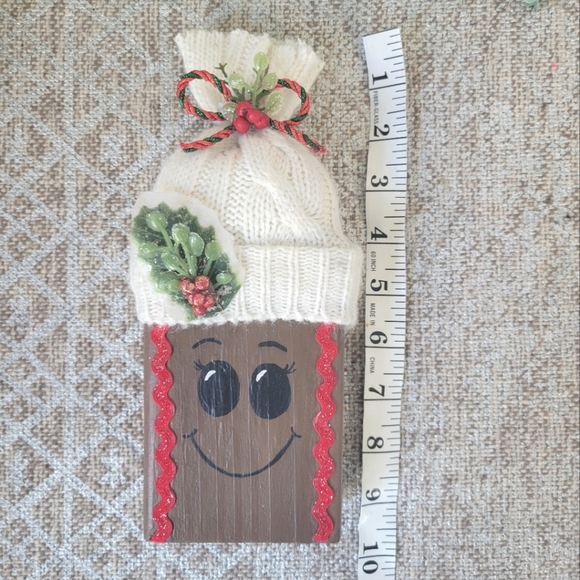 Gingerbread Girl 🎄 Christmas Decor - Picture 2 of 5